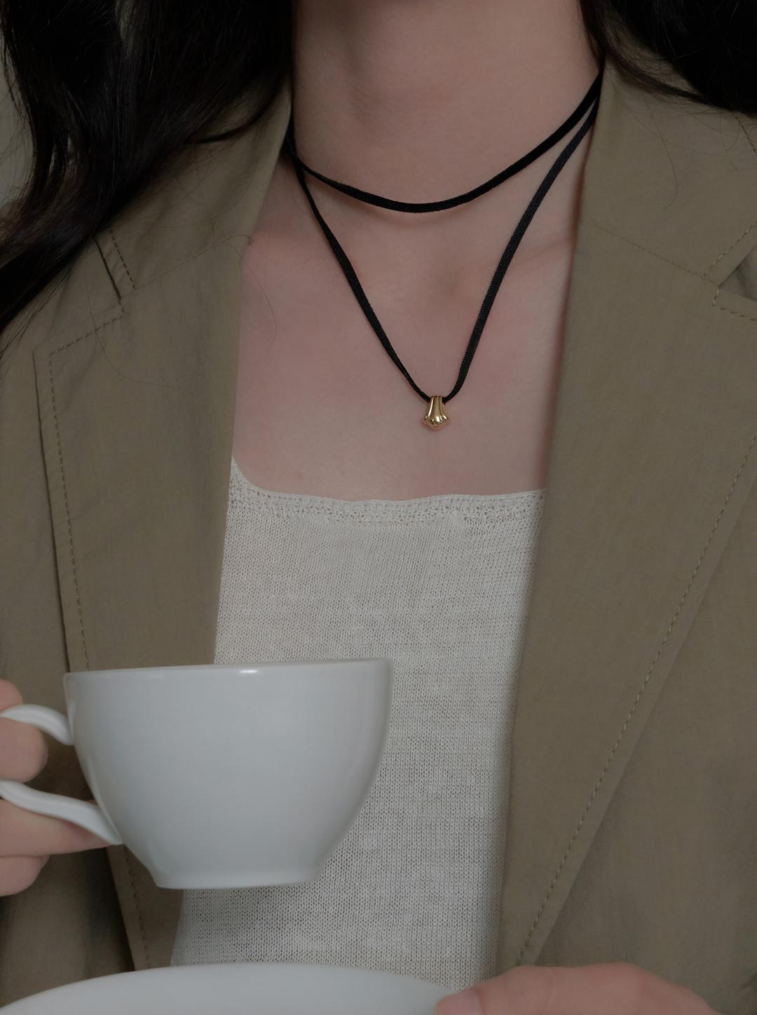 Shell Velvet Ribbon Necklace