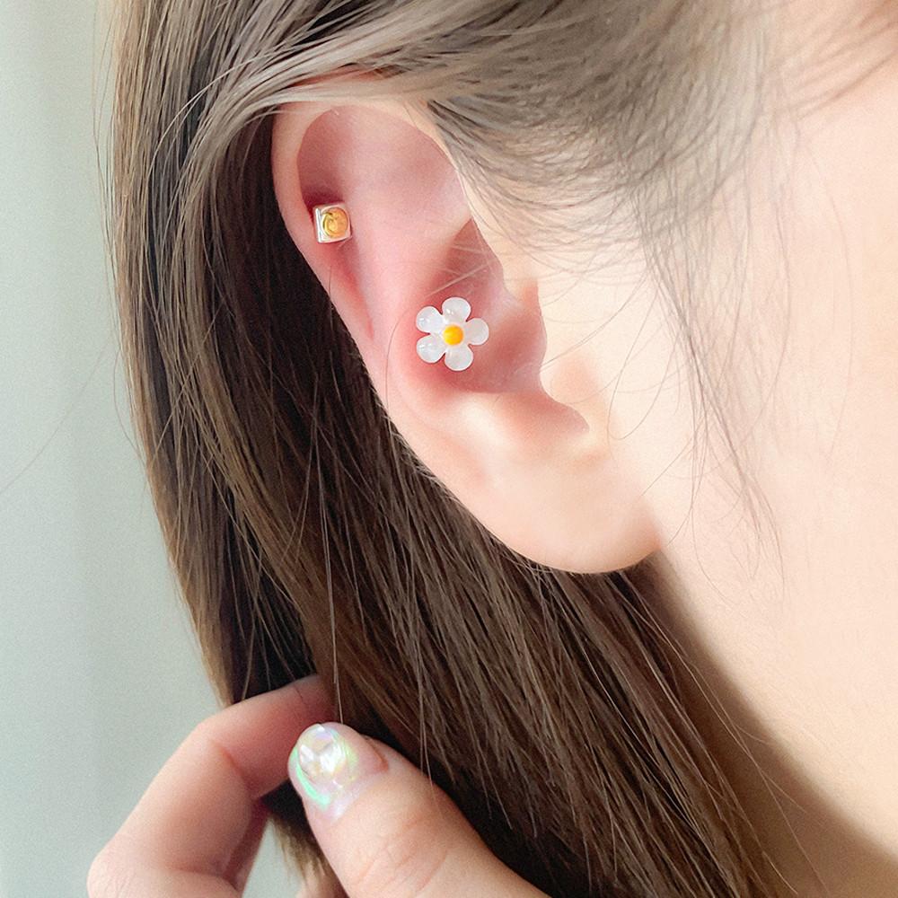 (실버925) yel 이너컨츠 귓볼 볼륨 컬러 화이트 옐로우 꽃 피어싱