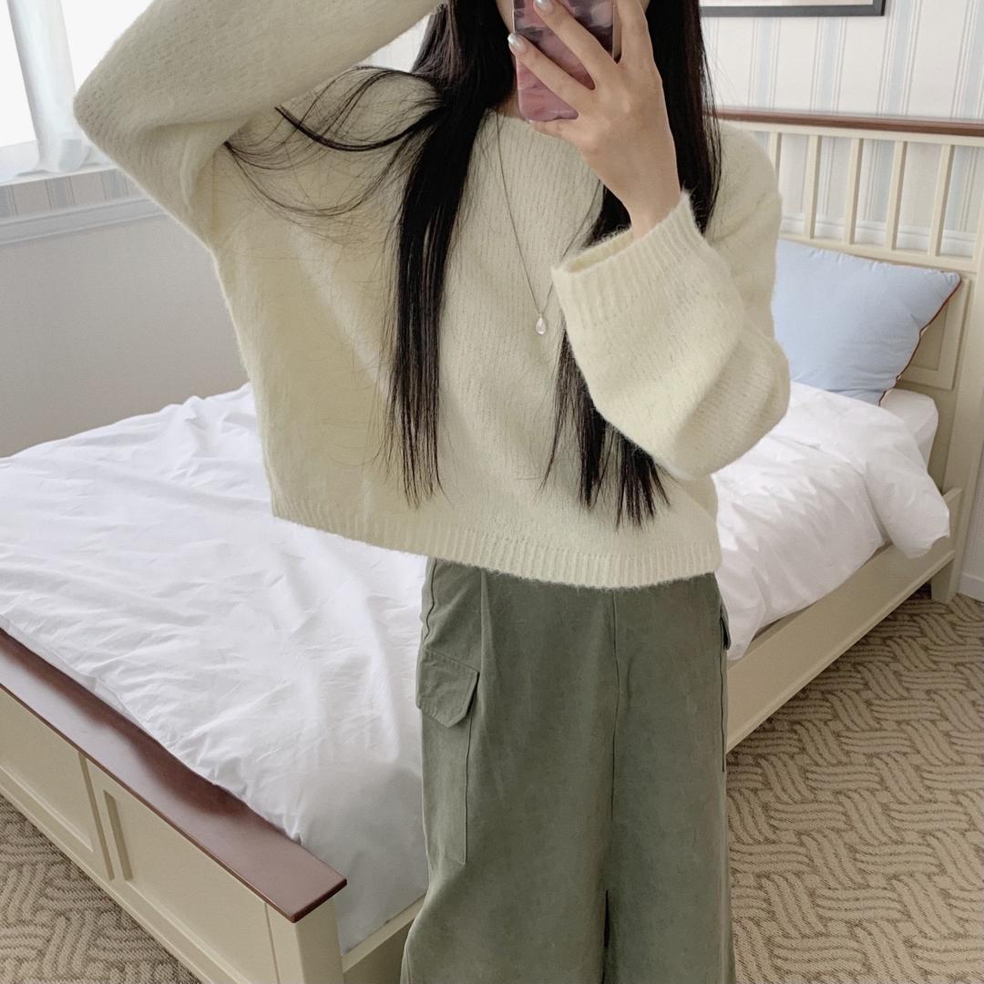 루즈핏 소프트 파스텔 크롭 니트