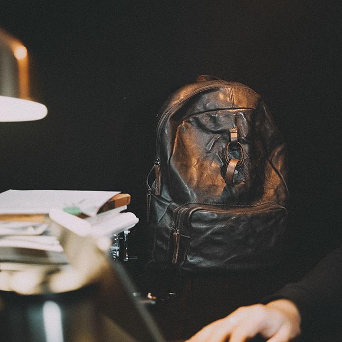 도시형 백팩 AT-24 전통적인 디자인에 레지  벨크로 체인 시스템이 결합된 백팩