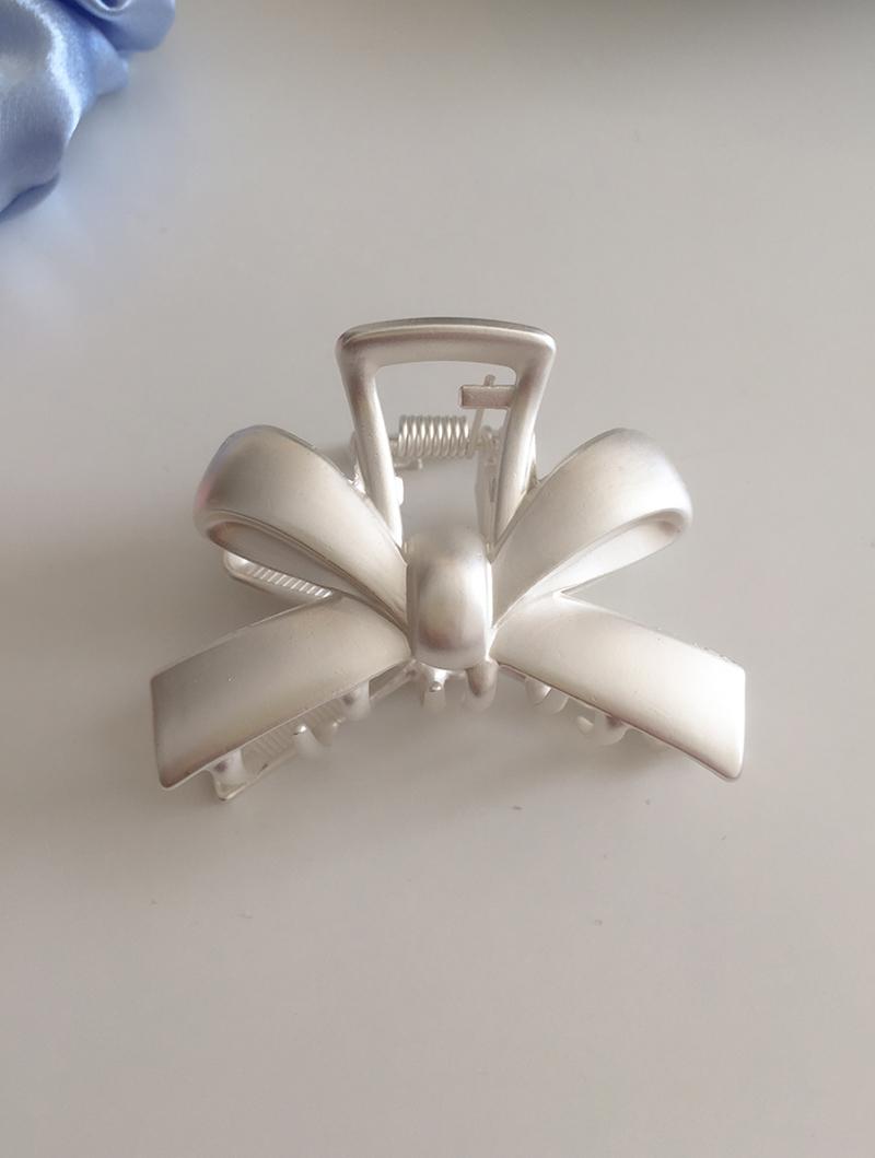 matt mini ribbon pin