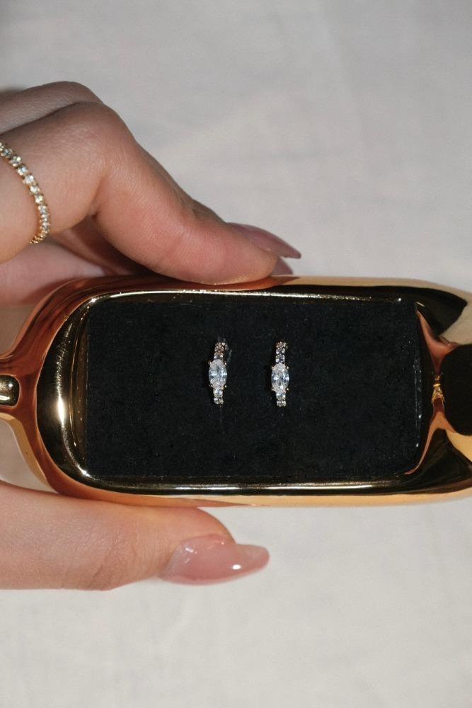 Ice one touch earrings