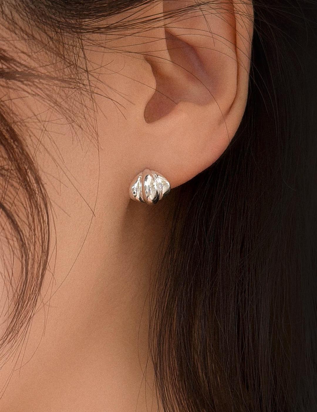 베네노 925 실버 에르반 볼륨 커브 웨이브 여성 데일리 귀걸이