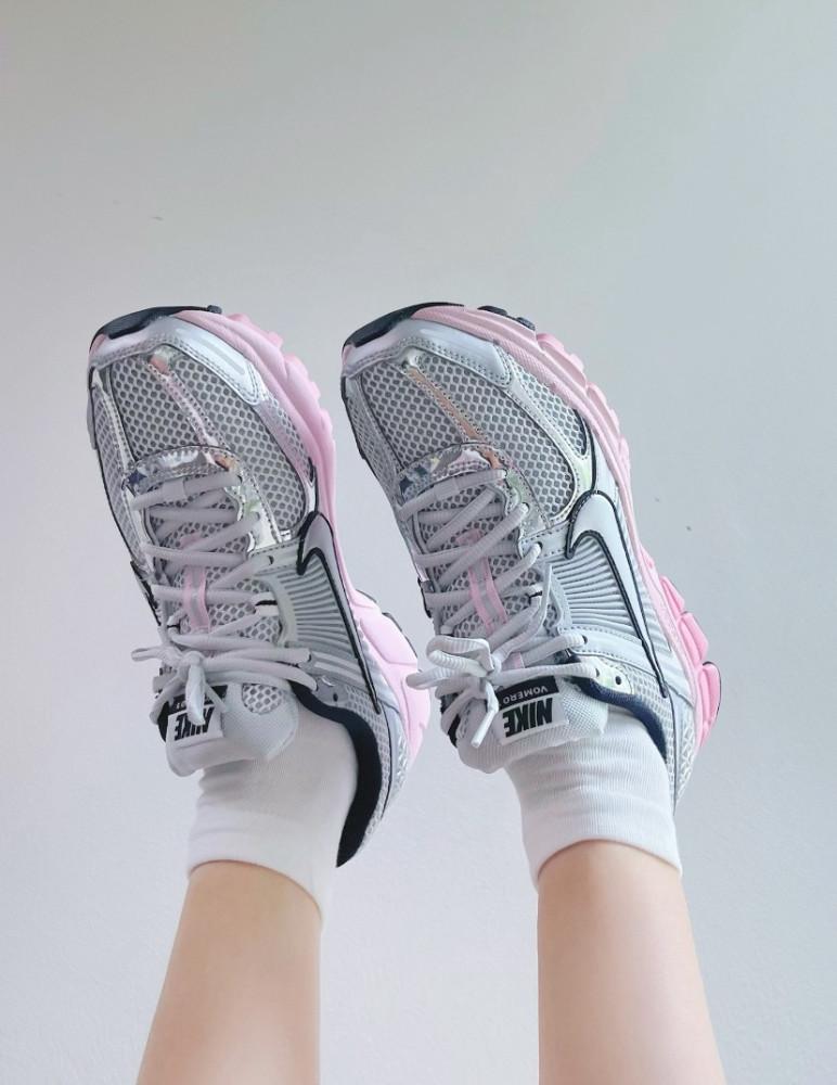 나이키 우먼스 에어 줌보메로 5 실버 파우더 핑크 HF1877-001