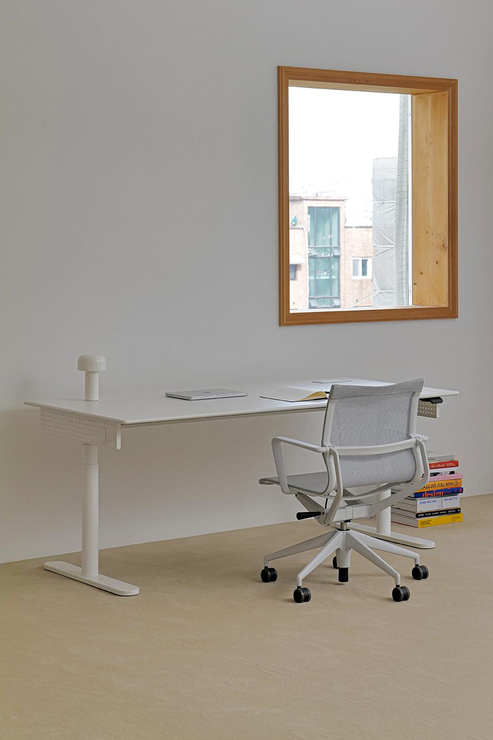 RRW MOTION DESK