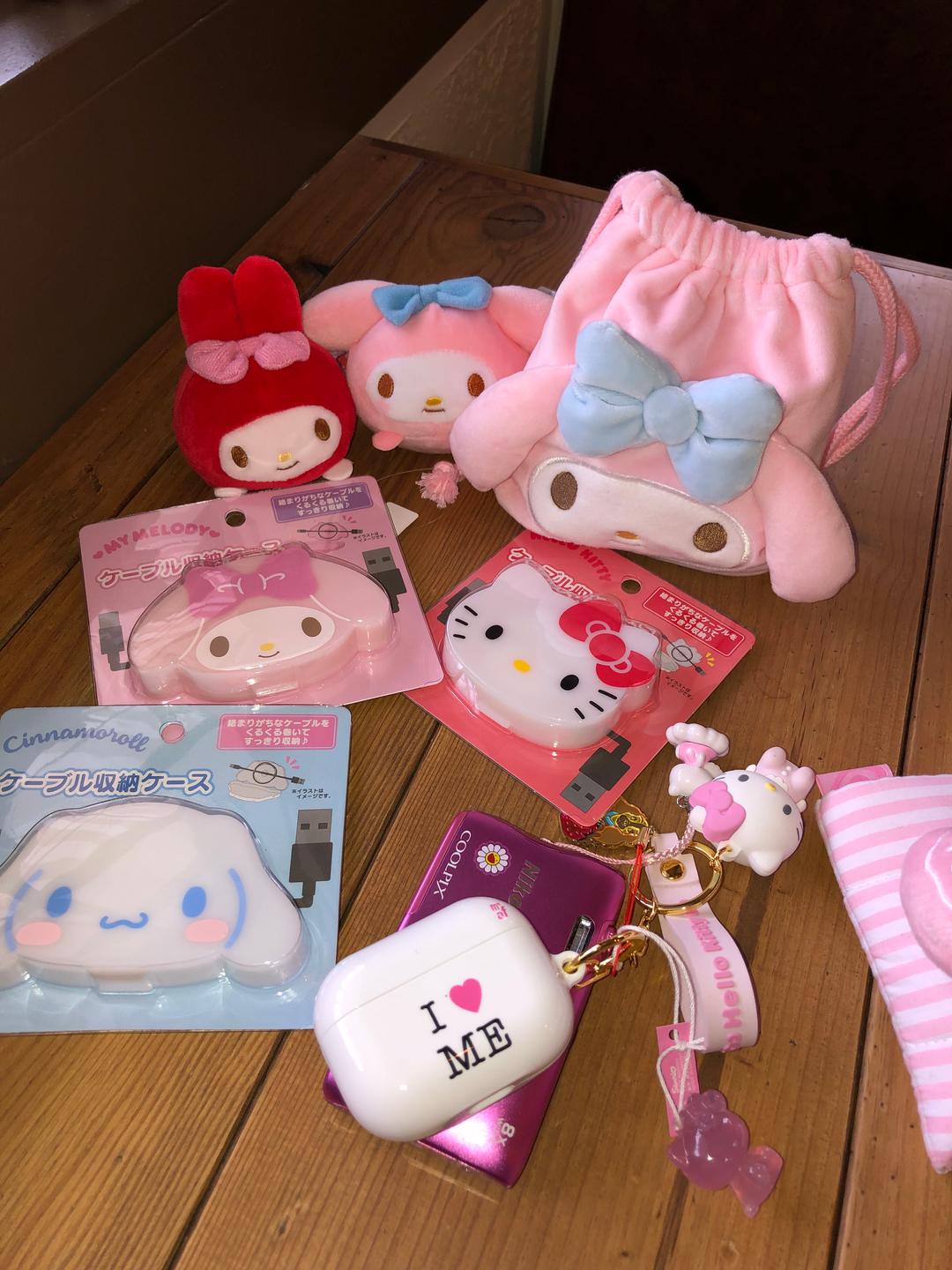 I love me airpod case