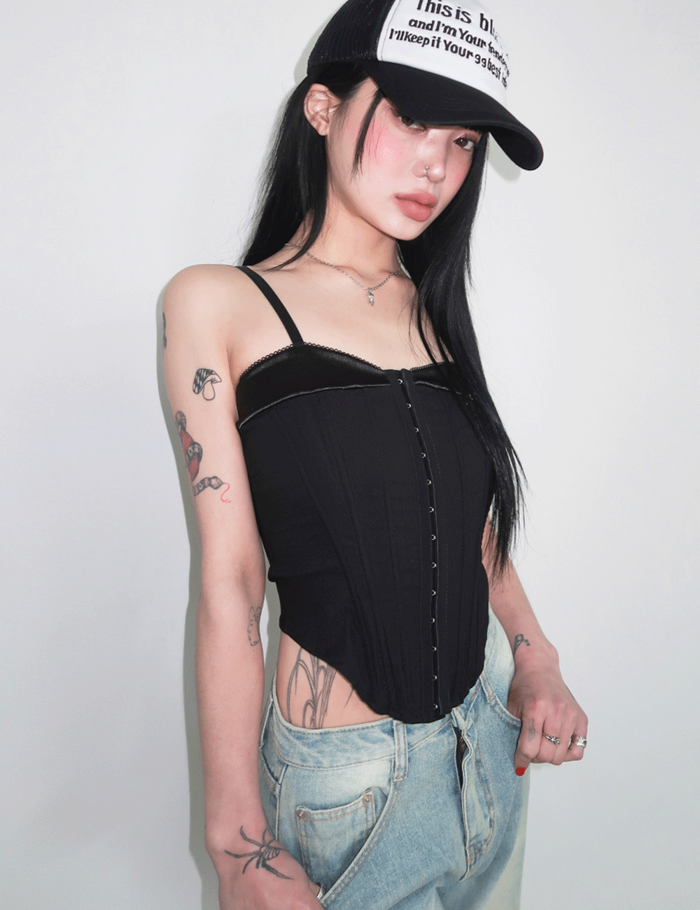 위위미유 BLACK SATIN CORSET TOP / 블랙 새틴 코르셋 탑