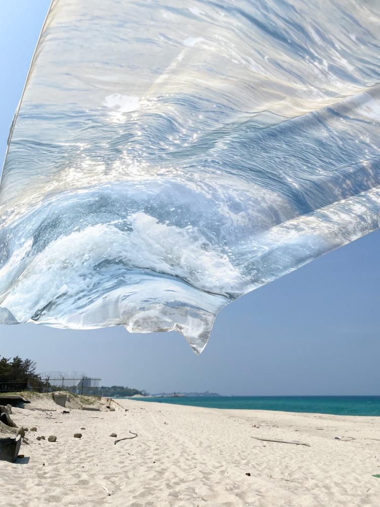 찹다 파도 쉬폰/새틴 패브릭포스터 홈카페 홈오피스 인테리어 제품촬영 배경지 소품