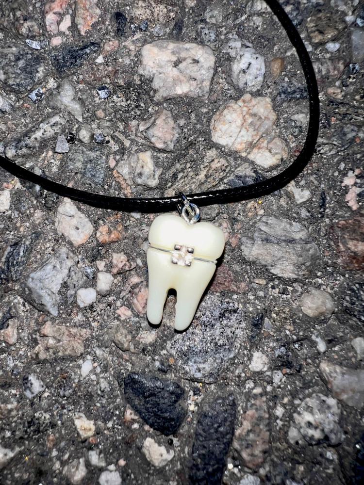 [hoboko made] (7/11재입고예정)  otrho tooth necklace (1color)