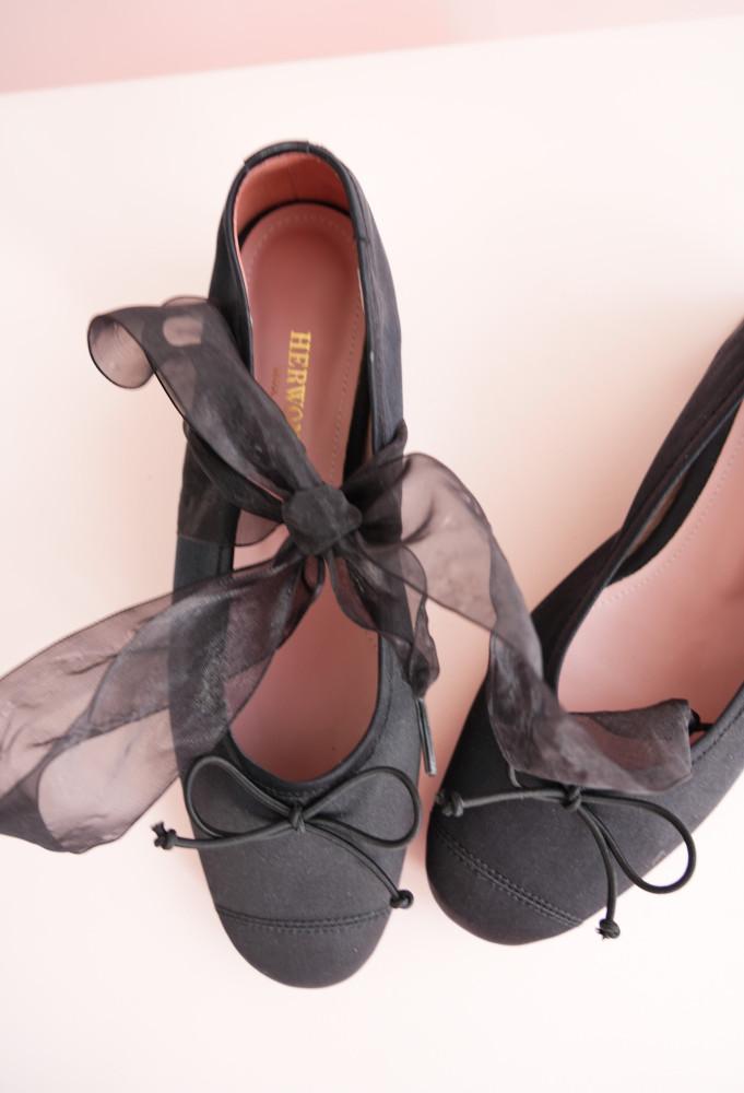 [부티크헤르원] ﻿구름 발레 리본 메리제인 플랫 23FW GUREUM BALLET Ribbon flat shoes_블랙 실크 _데일리슈즈
