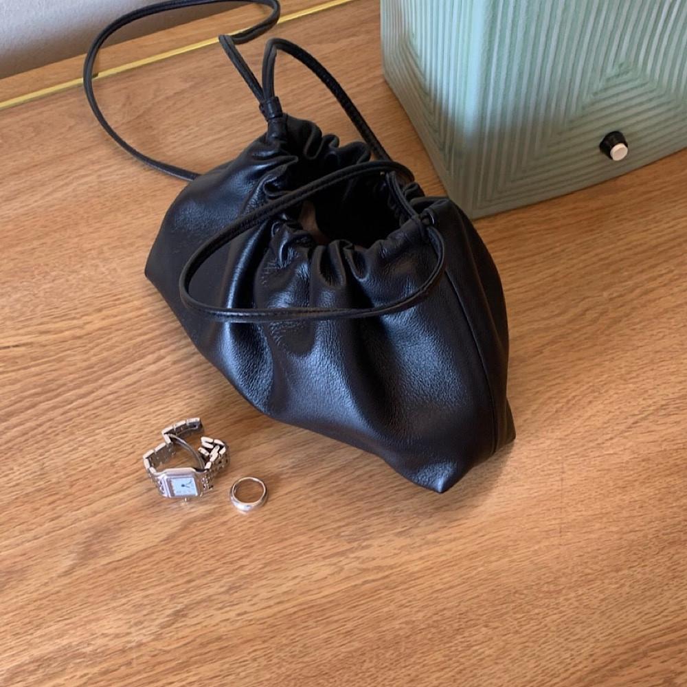 (블랙당일) 플라넬 레더 스트링백 스웨이드 미니 숄더백 떠유니