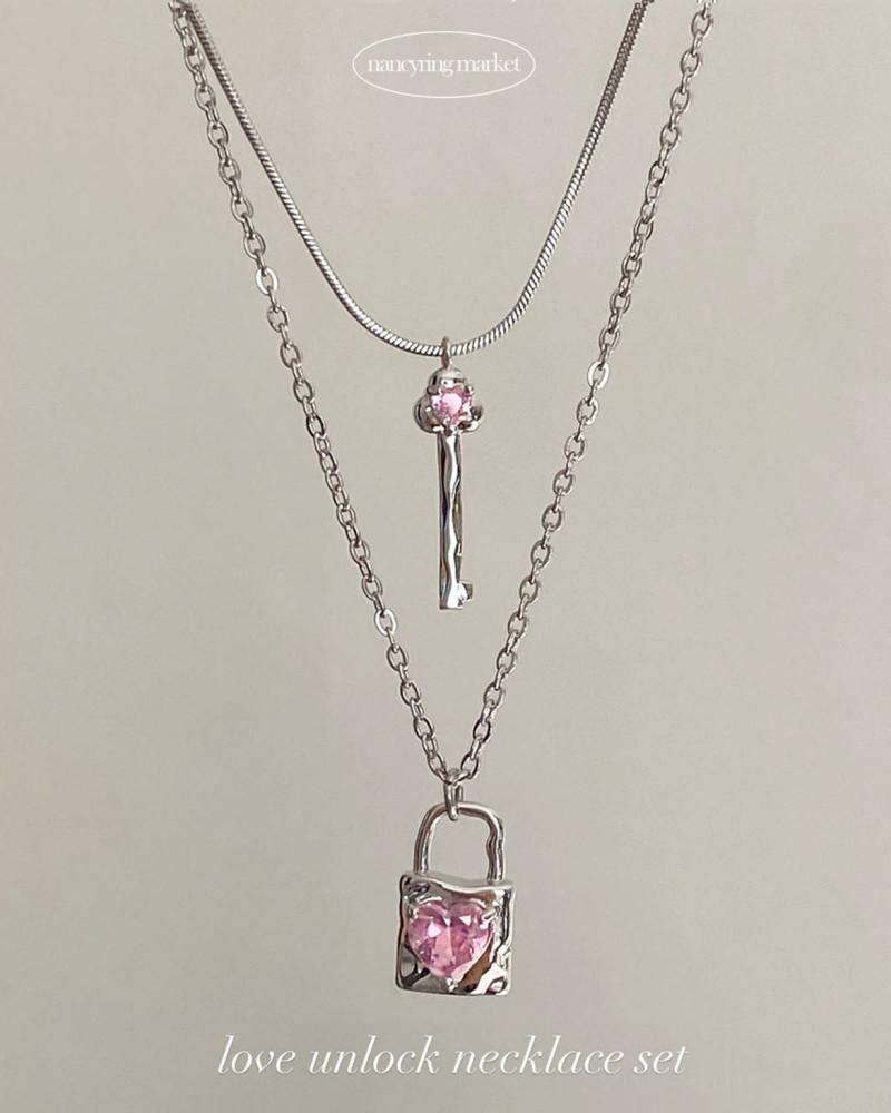 [신상 5% 할인] 무료배송 Love unlock 목걸이 (2개 구성) / 자물쇠 열쇠목걸이, 커플목걸이, 써지컬스틸목걸이