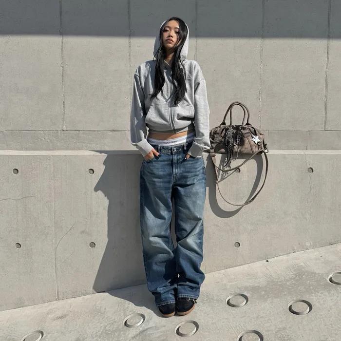 [CK] 여성 시그니처 90s 스트레이트 틴티드 미드 블루 데님 47D727G YY8