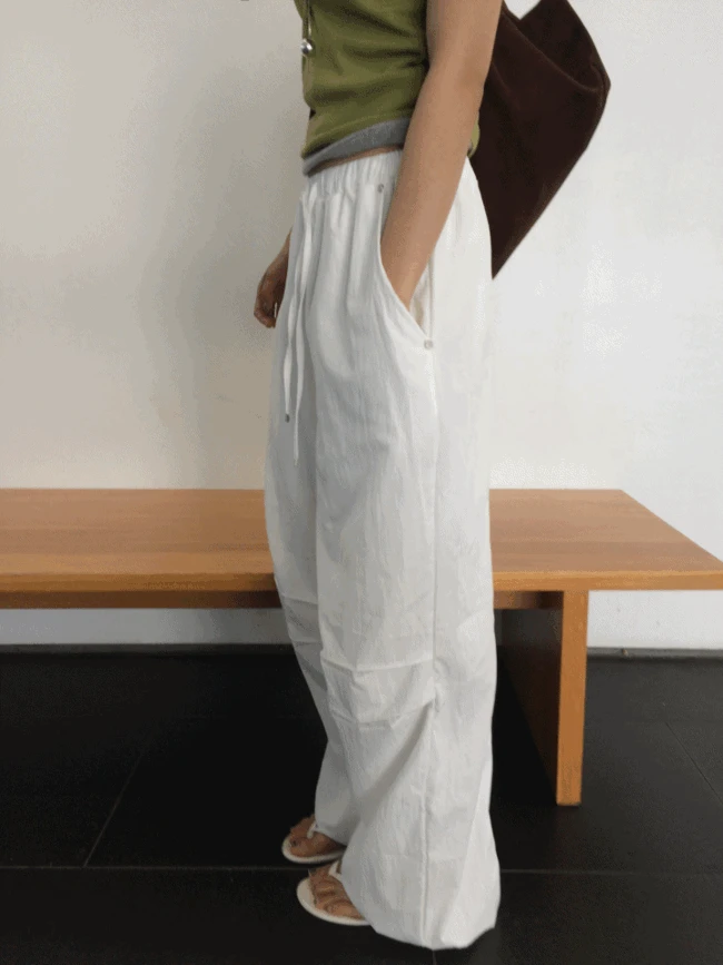 [화이트 비침 x] 나일론 파라슈트 와이드 조거 투웨이 팬츠