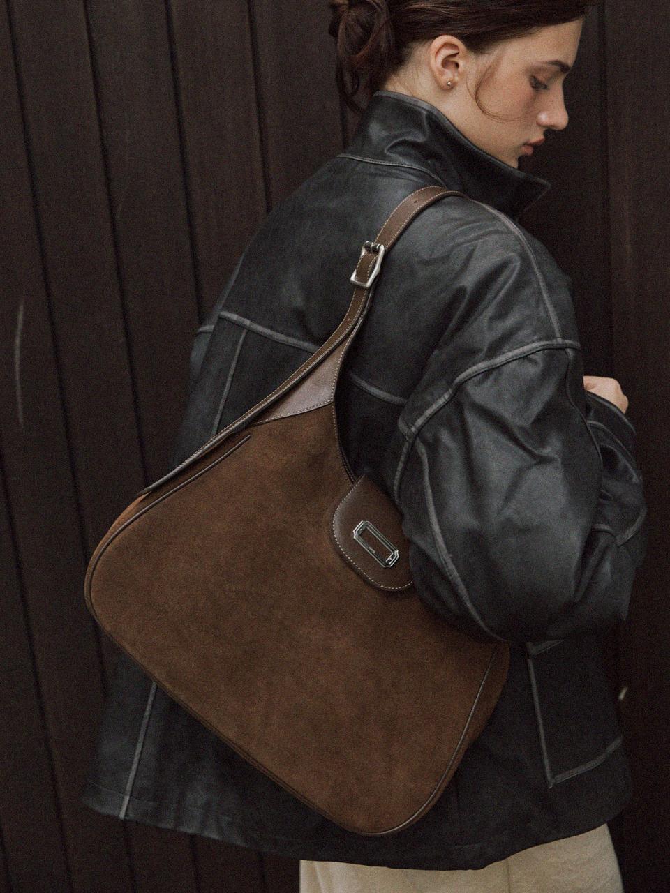 COZY HOBO BAG SUEDE_dark brown