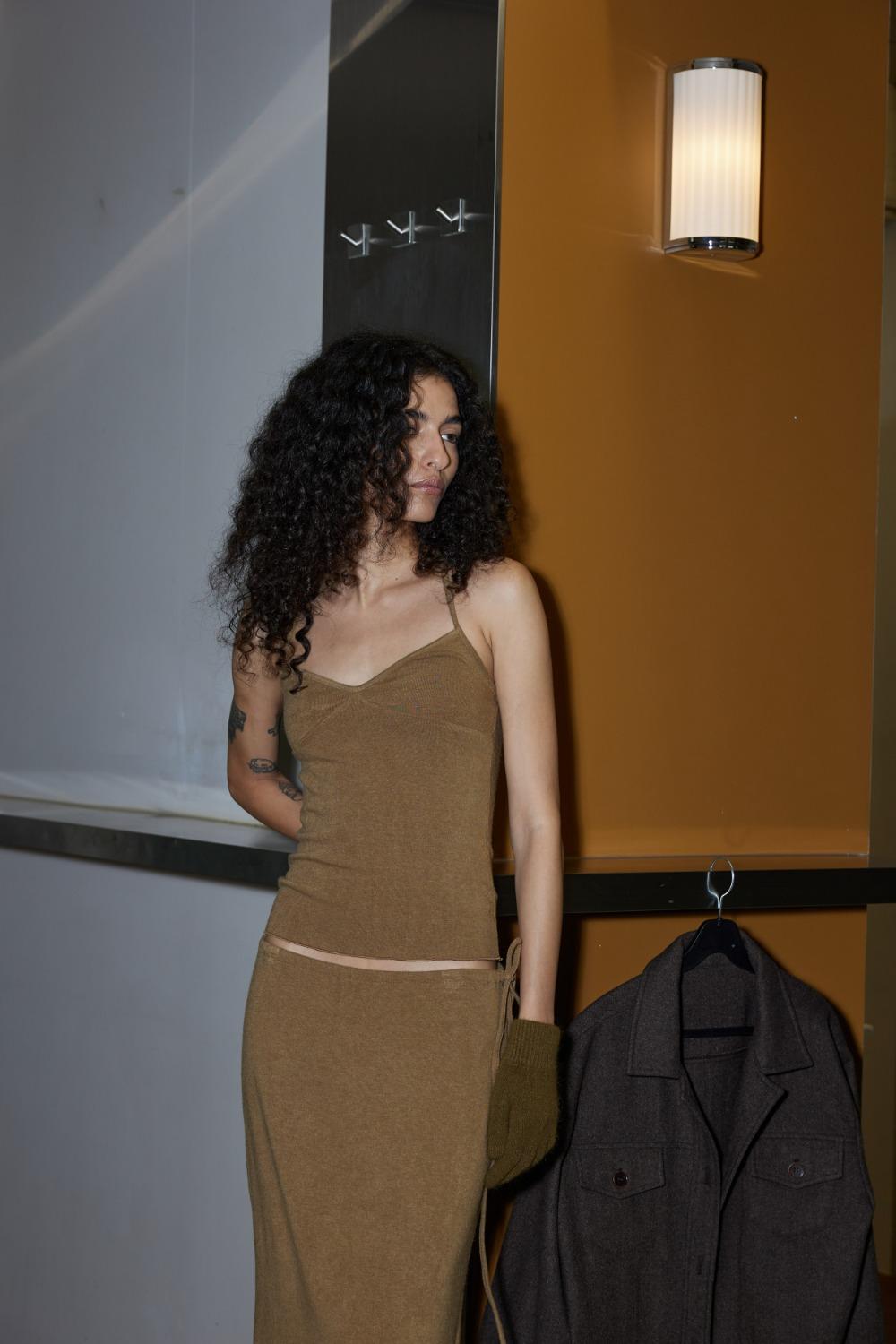 Light string sleeveless