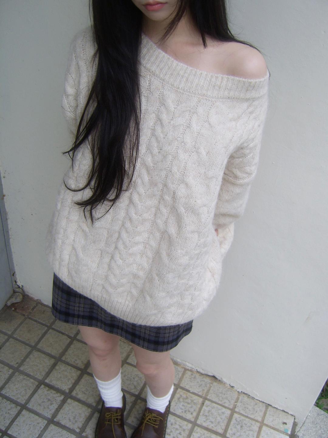 젤레나 loose baguette knit