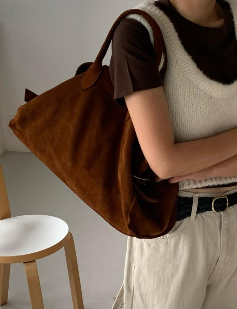 amiment 아미먼트 리얼스웨이드 빅 숄더백 - 카멜 블랙