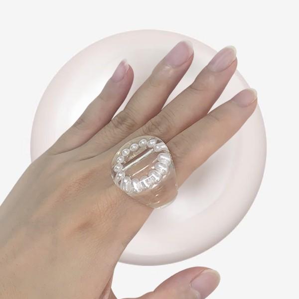 Pearl in the ring