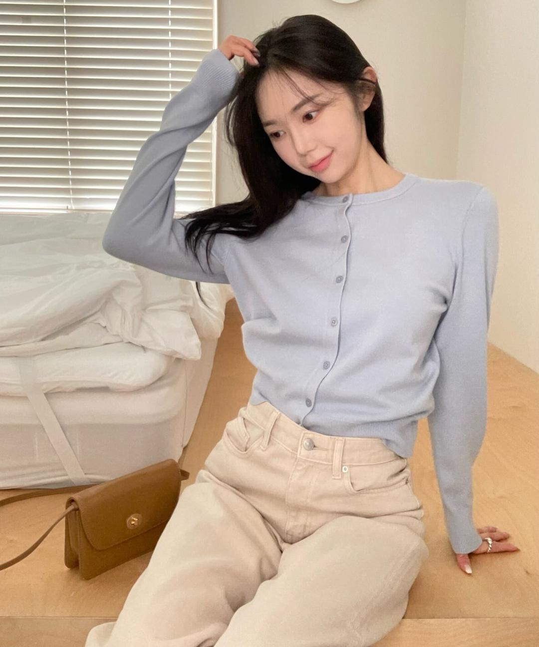 [빛날영 PICK] [소프트얀] 라운드넥 가디건_SPCKE23W02