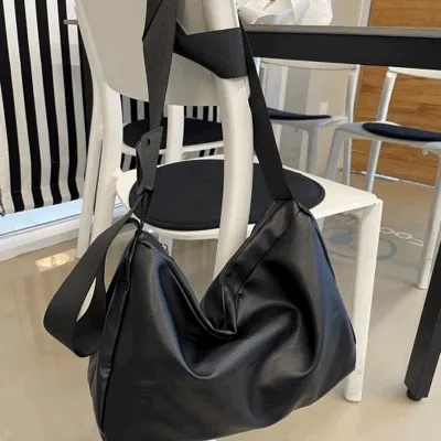 [ 당일출고 ] 남여공용 데일리 버클 큰사이즈 크로스백 2color