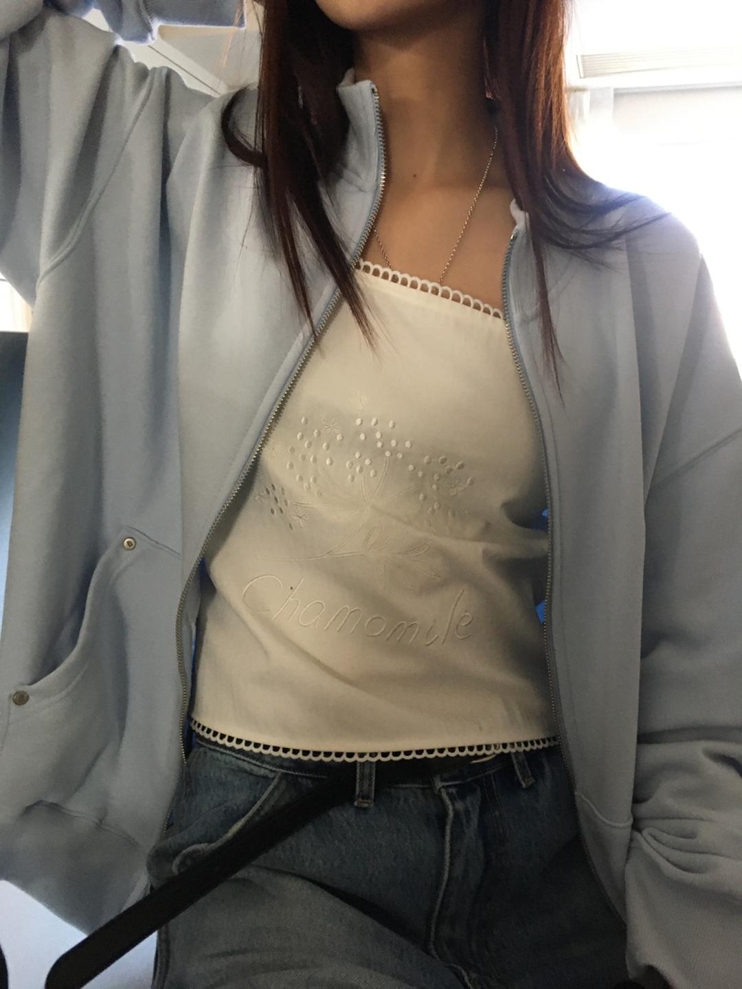 한시오분 breathe 브리드 카모마일 탑 자수 뒷트임 레이어드 나시