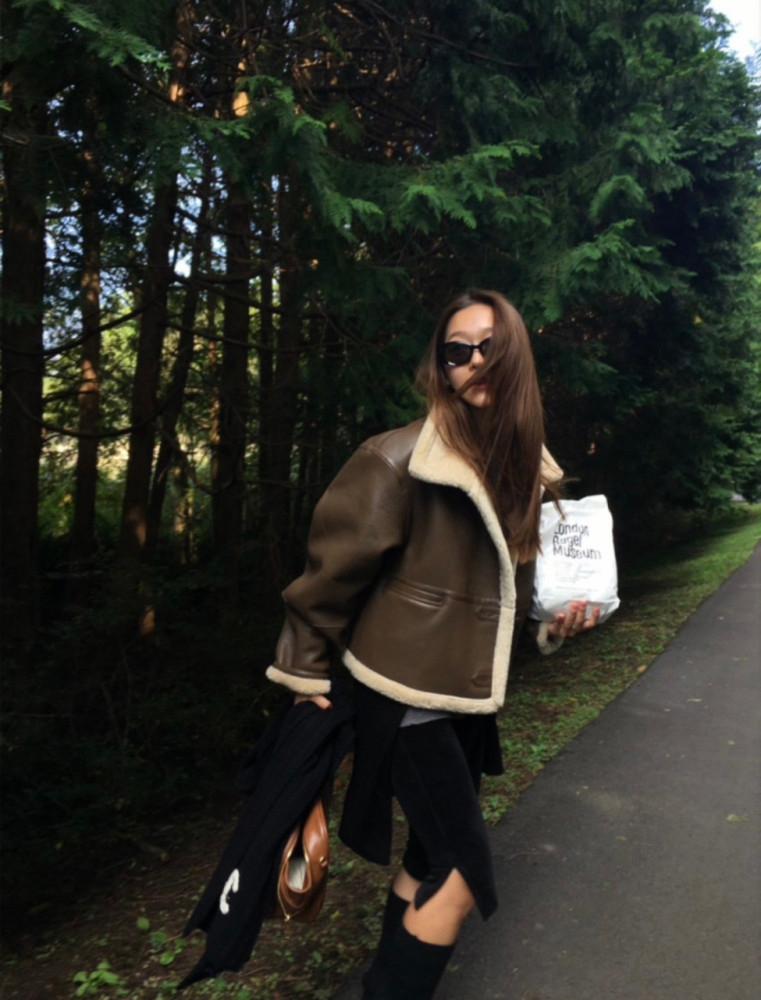 we are 위아 레옹 무스탕 오버핏 루즈핏 하이넥 (2컬러)