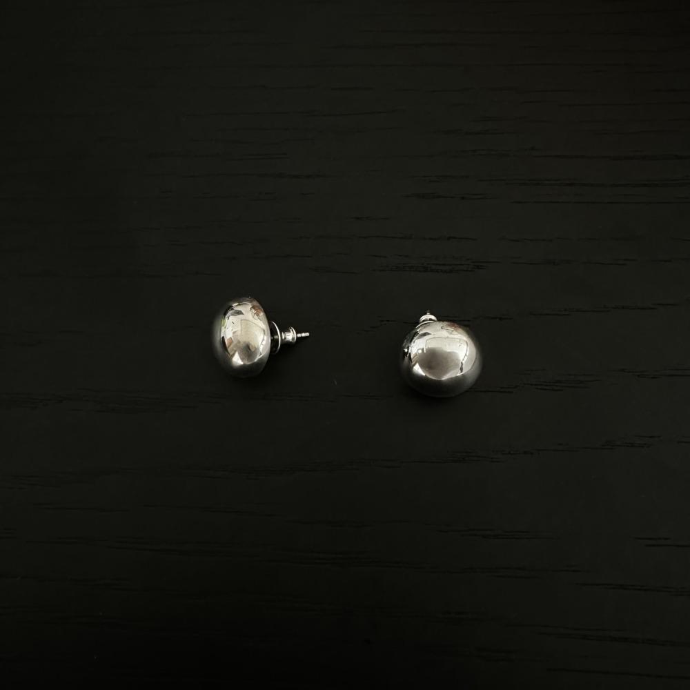 HALF CIRCLE STUDS (M)