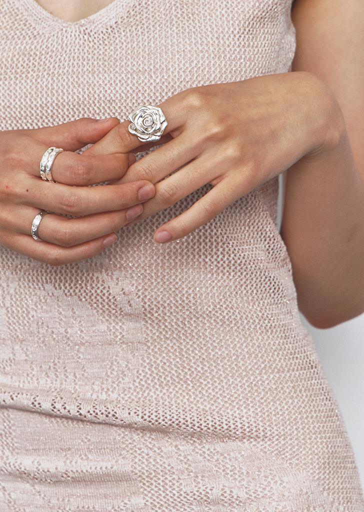 la rose bold ring