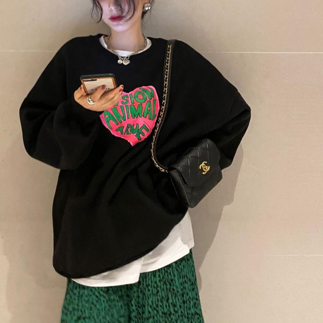 [당일출고] 하트 영문배색 기모맨투맨