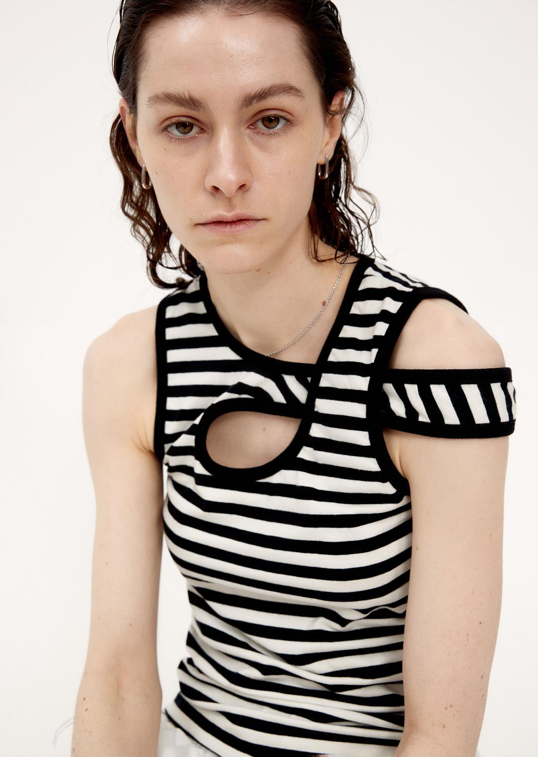 STRIIPE SLEEVELESS (BLACK)