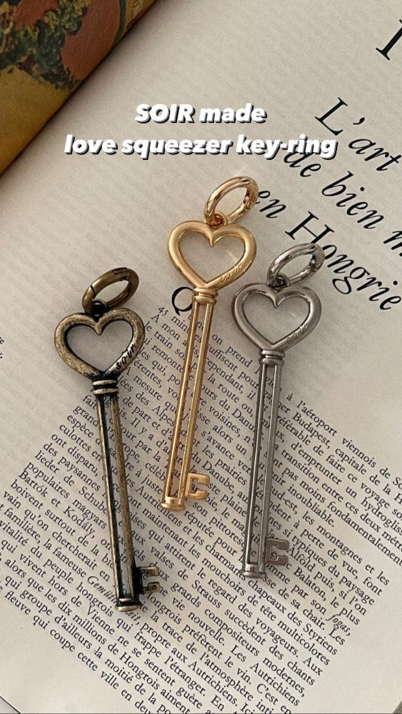 [soir made] 러브 스퀴저 키링 (3colors) 핸드크림 튜브링거 튜브짜개