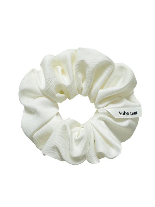 L Line 루미너스 화이트 헤어 스크런치 M