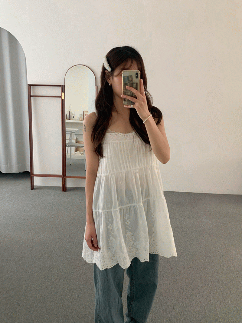 웜코포 피치 코튼 핀턱 레이스 펀칭 끈나시 블라우스