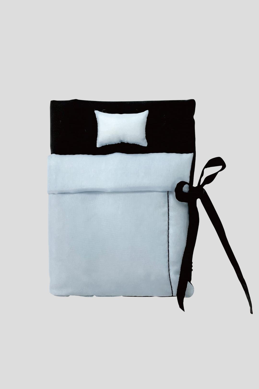 PUFFY BED BOOK (sky/black)