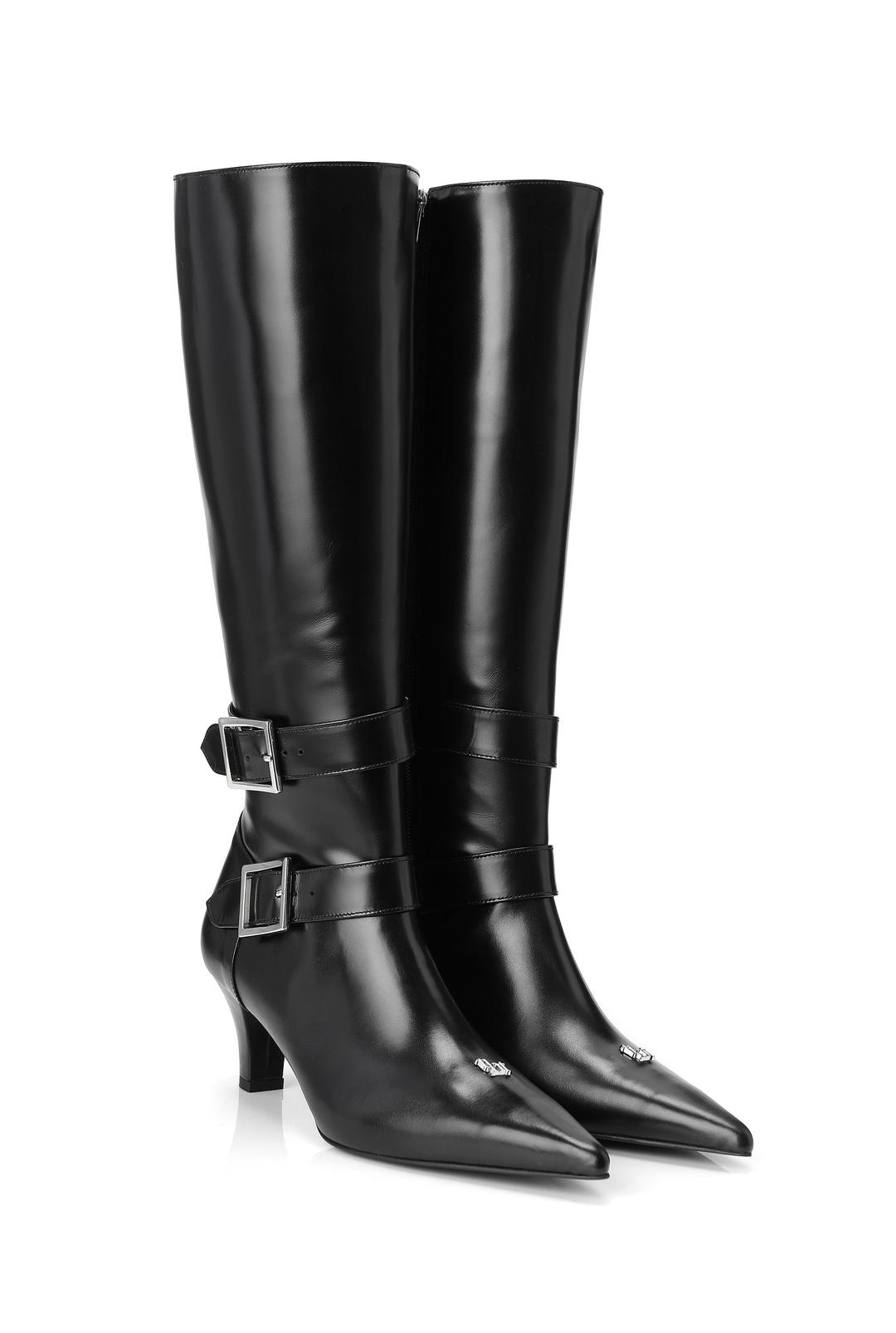 Classic buckle boots