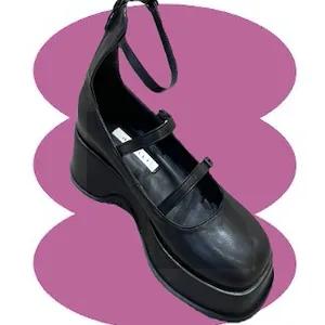 [Y2K 뉴진진스] 키치 키치 매력 뿜뿜 유니크 메리제인 통굽 샌들 플랫 로퍼  구두 신발