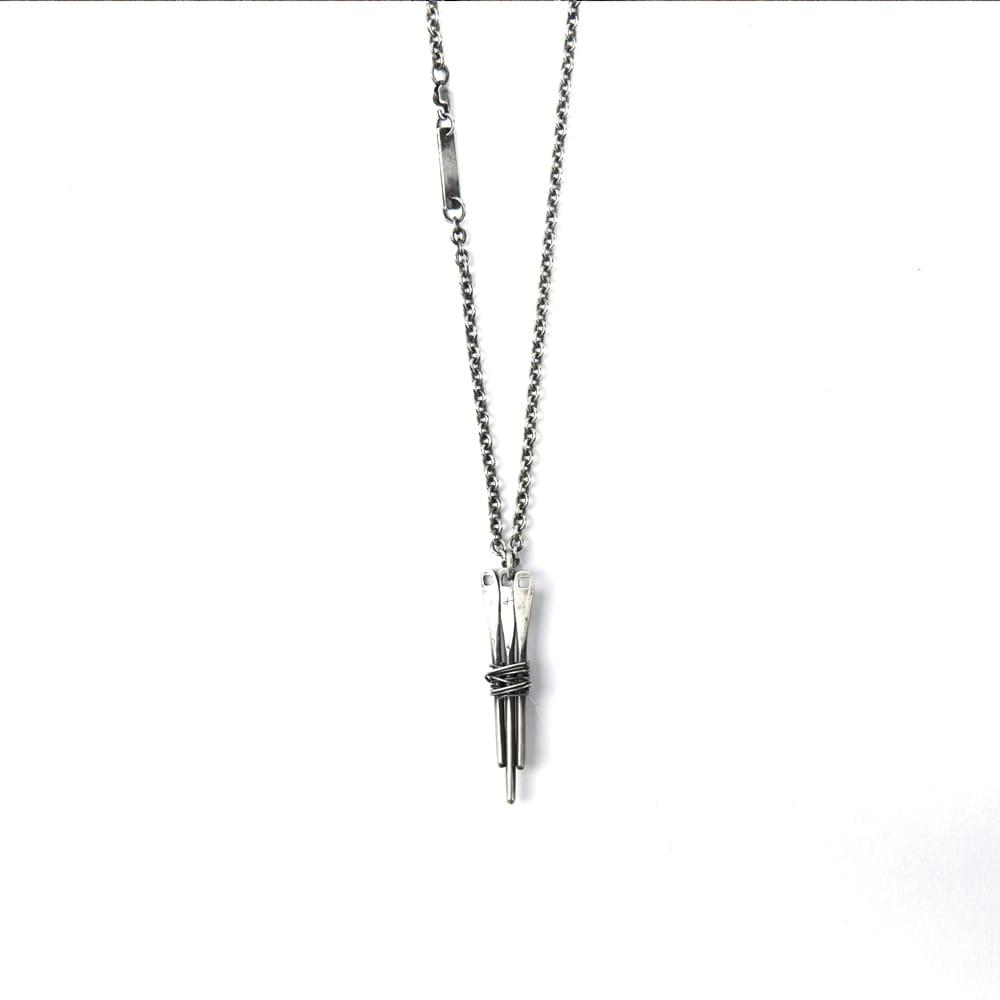 SEWN SWEN SILVER 3 A NEEDLE AND THREAD NECKLACE