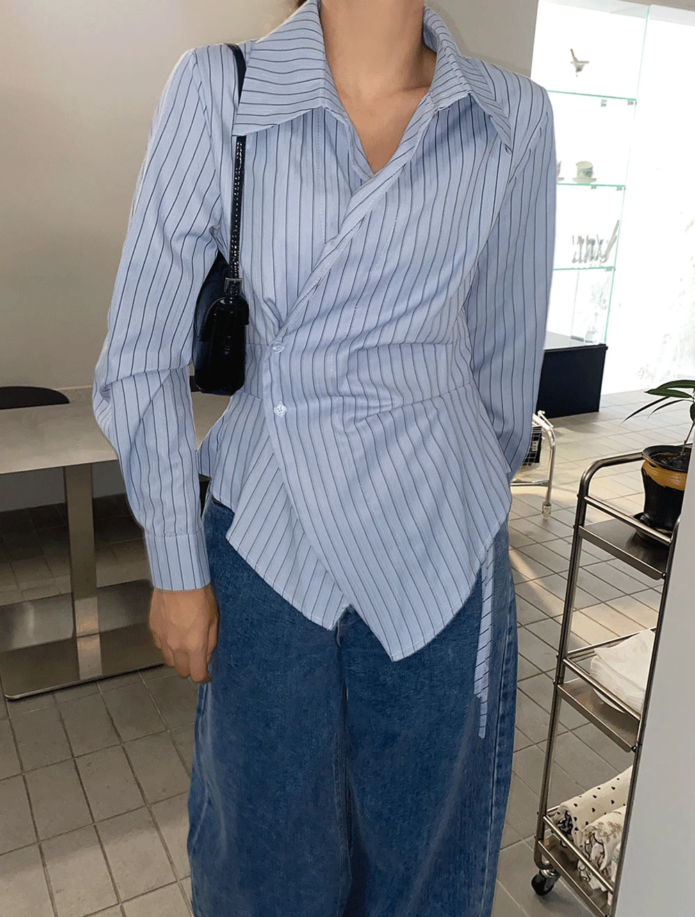 체어 st 화잇 랩버튼 언발 셔츠 (2color)