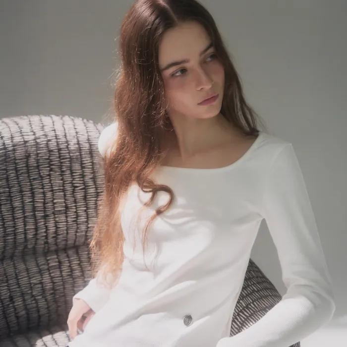 스퀘어넥 리브드 롱 슬리브 [IVORY]