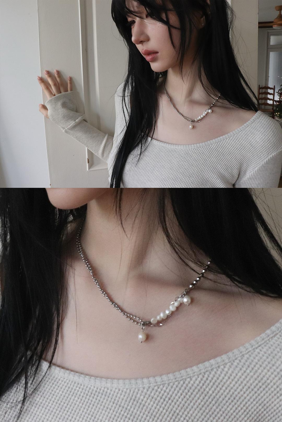 OFFSET PEARL NECKLACE