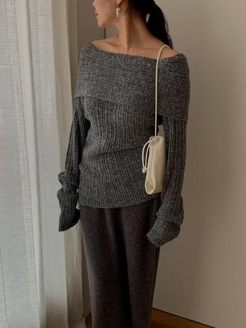 Una off-shoulder knit