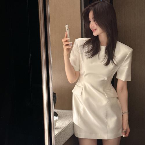 Contou volume satin dress