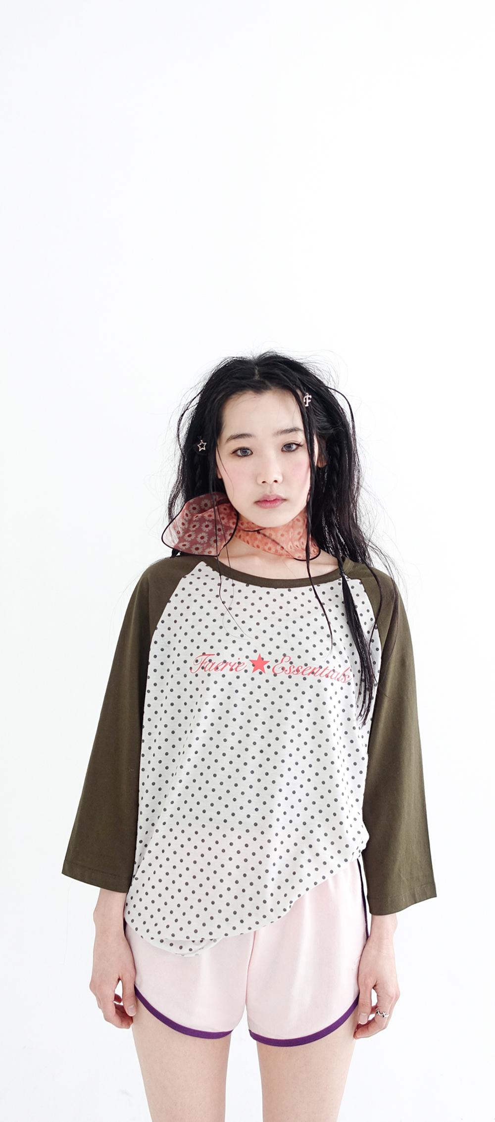 21차★[F.E.E.S] dot raglan sleeve top (khaki)