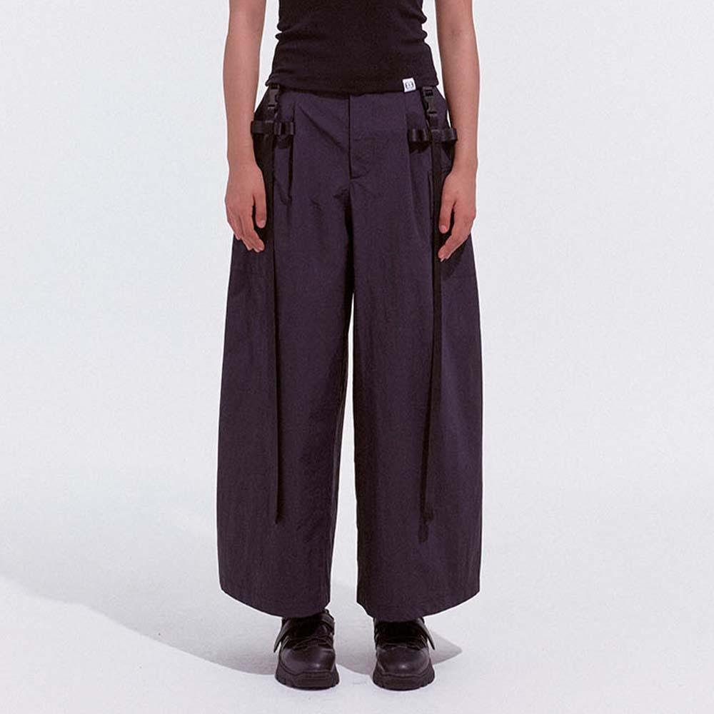 RIBBON BUCKLE CARGO PANTS - BLACK