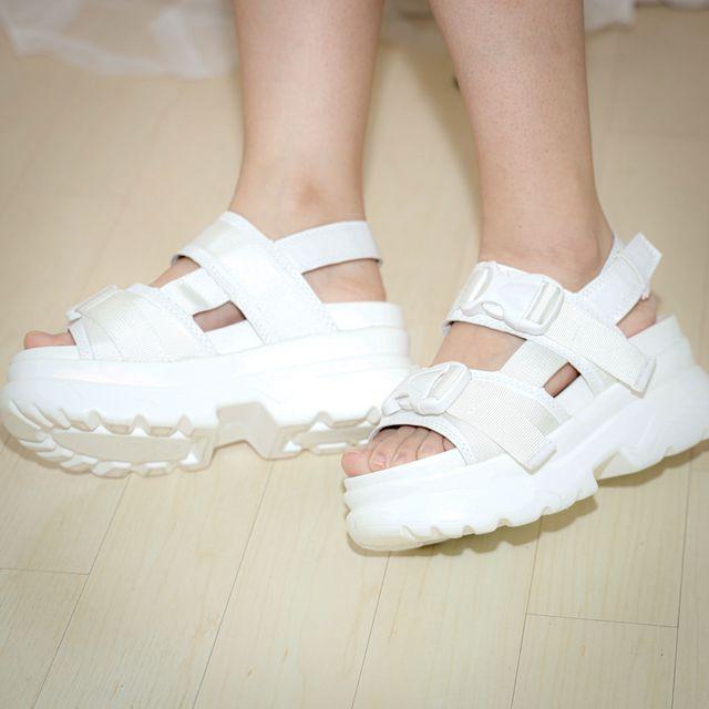 [완전애착템/편한통굽]살짝 설렜어 통굽 샌들(2Color)_나의난이