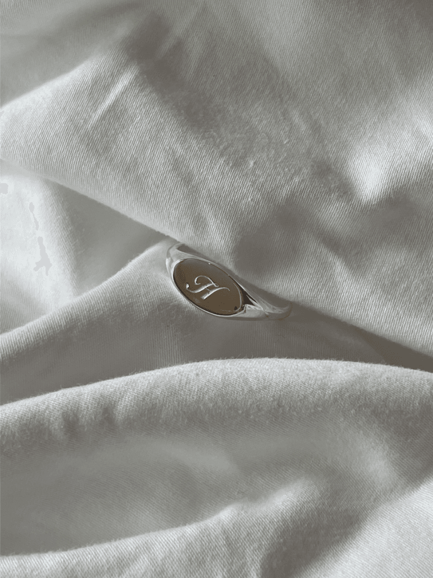 아웃스퀘어 (925silver)Script initial ring (A~Z)
