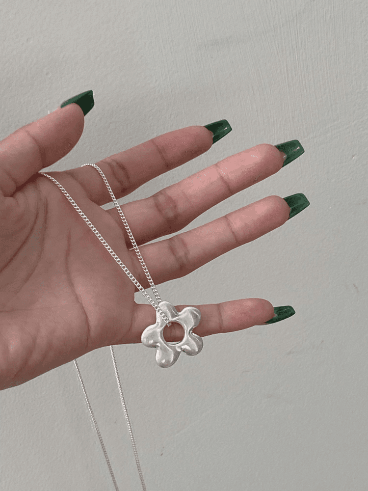 Unif flower necklace