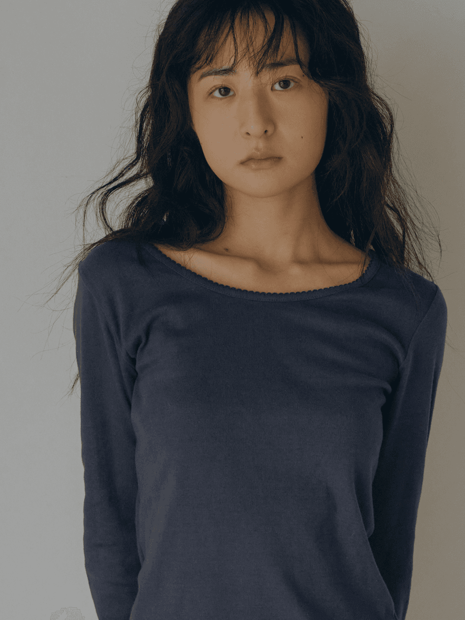 Fluffy organic cotton laced tee in navy_플러피 레이스 오가닉 코튼 티 네이비