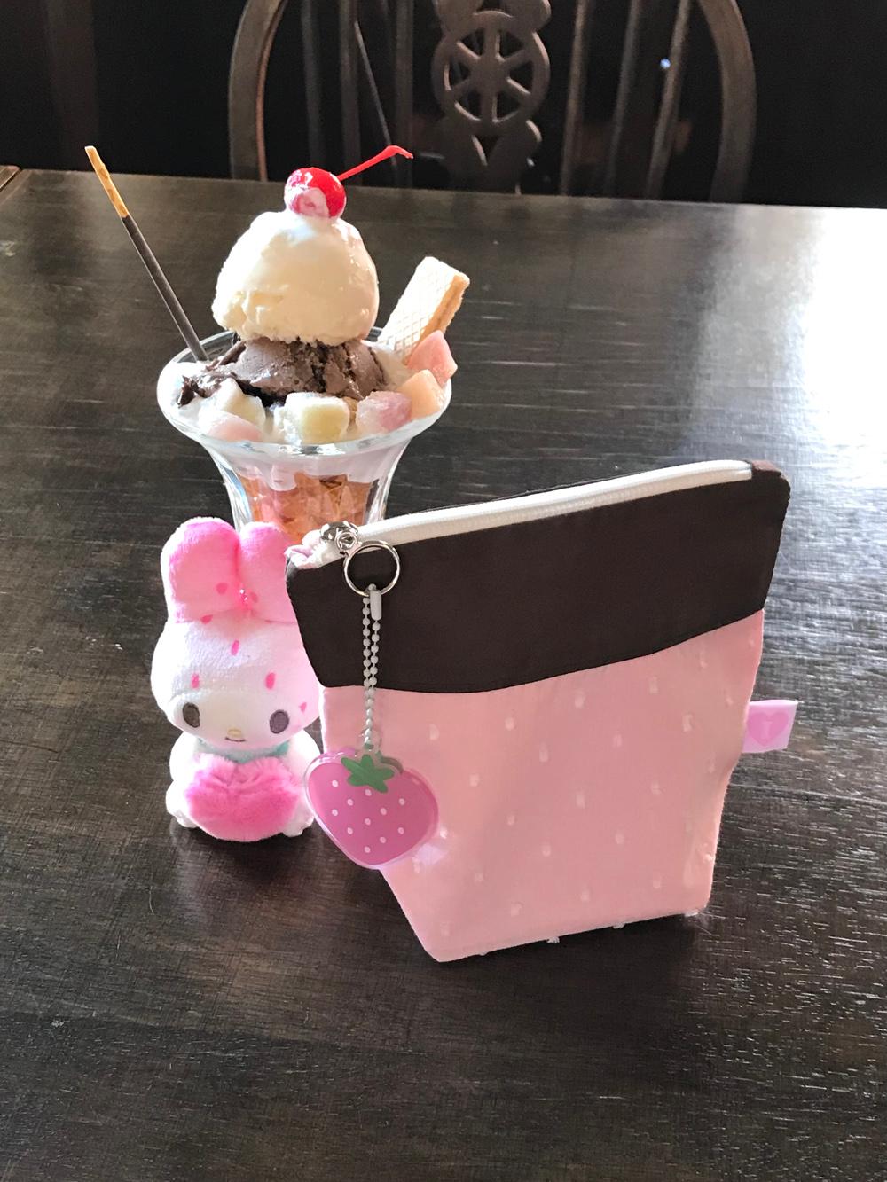 choco love berry pouch 딸기 파우치 /  2 colors